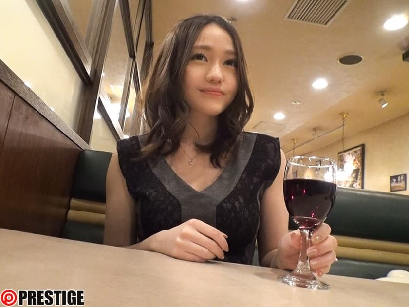 SGA-082 | ギャップが凄過ぎるEカップ人妻 戸田ほのか 29歳 AVデビュー 普段はおっとりとした美人妻、その実態はチ○コを触るとスイッチが入り臭いを嗅ぎ出す変態妻だった！！ 47 画像 2