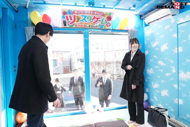 1sdmm00196 | リクルートスーツ姿の女子大生が賞金獲得目指してノーパンノーブラ姿でぬるぬるローションツ〇スターゲーム！密着状態で肌をこすり合っていたら会社説明会帰りの同級生男子と一線を越えて羞恥SEXしてしまうのか？ 画像 2