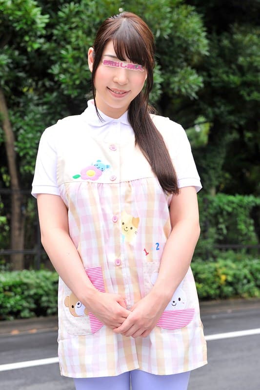 dkra02801 | 子供が大好き！どんなときでも笑顔あふれる素人の巨乳お姉さん限定！童貞クンの夢である授乳手コキをお願いしたら心優しい新人の幼稚園の先生＆保母さんは大きなおっぱいと母性愛を刺激され筆おろしSEXしてくれるのか！？ のぞみ