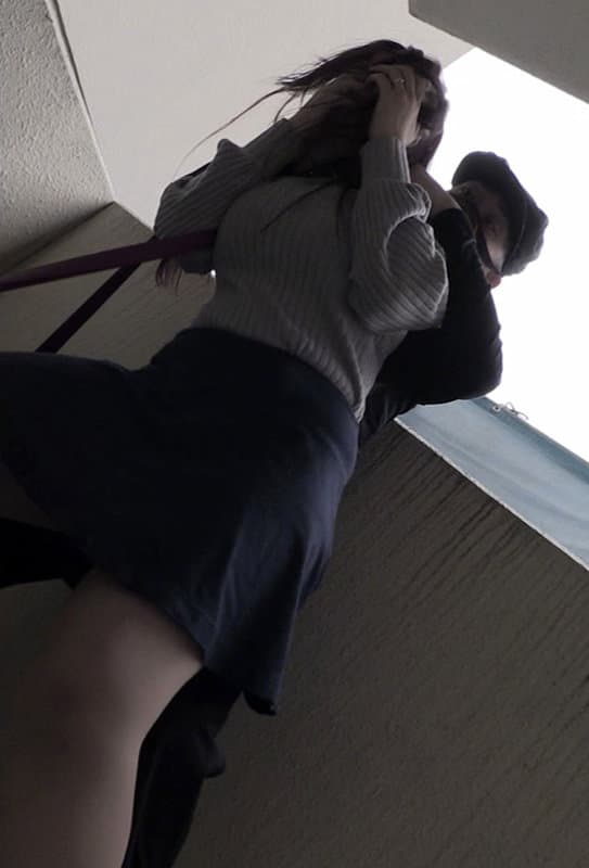 embz00233 | ［閲覧注意］輪●レ●プ映像 ノーカット無編集・婦女強●犯罪記録 豊満女体破壊！クロロホルムとスタンガンで昏●、媚薬で絶頂狂乱、凌●され尽くし子宮が潰れるまでマワされイカされ続けた地味メガネ爆乳妻！ 塚田詩織 画像 2