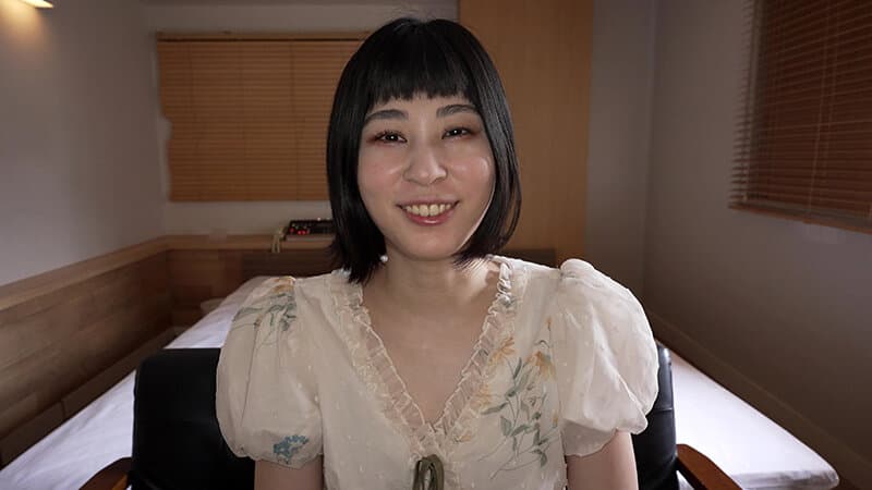 h_1651y00377 | 【個人撮影】大園明歩の舌ブラシで「汚舌苔」採取 画像 1