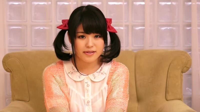 h_720zex00193 | 山口県出身 普段は焼き鳥屋さんの看板娘、だけど本当はインタビュー中なのに目の前に現れたチ○ポを勝手に触りだすH大好き美少女 AVデビュー 高橋愛那 18歳 画像 4