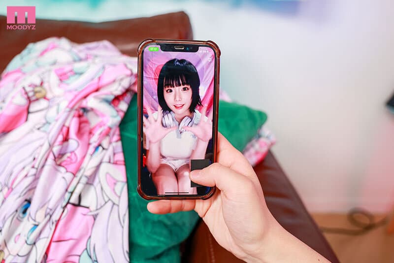 mdvr00359 | 【VR】片言日本顔がかわいい韓国アイドルYORUちゃん緊急来日 チャットでつながった異国のアイドルと初密会僕にだけ見せてくれたダンスとおっぱいと中出しSEX！ 月雲よる 画像 2