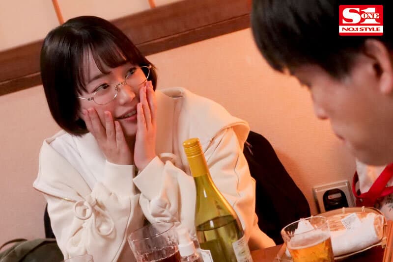 ssis00797 | 地味な大学サークルの先輩が酔うと…僕の耳も口も乳首も股間も舐めたがりの 全身リップ痴女になるからギャップ萌え勃起！そのまま何度もヤられちゃう！ 架乃ゆら 画像 1