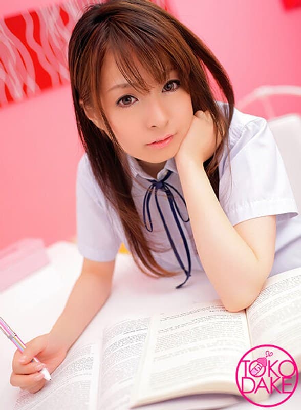 td041dv01057 | 【お得】超絶美少女と放課後教室でセックス。彼女のノーハンドフェラでチ○ポ大きくなったら机に寝かせて合体、奥までガンガン突きまくる。椅子に座っての背面騎乗や立ちバックでも奥に当たる程ズンズン突きまくり。イッた男がお尻に精子ぶっかける。 今井ひろの