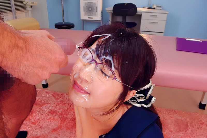 td048mtndv01598a | 眼鏡の巨乳女教師を男汁で白濁色に染め上げる！男子生徒に囲まれ亀頭押し付けられて顔中カウパーまみれ！カリ首刺激する手コキとお口いっぱい頬張るフェラで4本のチ●ポ昂らせ「先生のお顔いっぱい汚してね♪」と濃厚ザーメンぶっかけられる大放出顔射4連発！ 美里有紗 画像 3