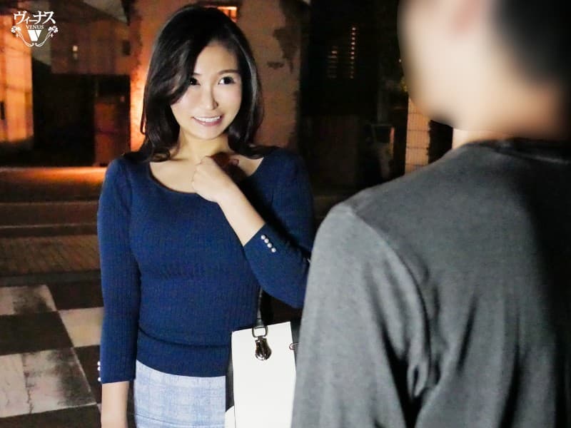 vec00478 | バイト先で働く美しい人妻を家に連れ込み中出しセックス 赤城憂紀 画像 1