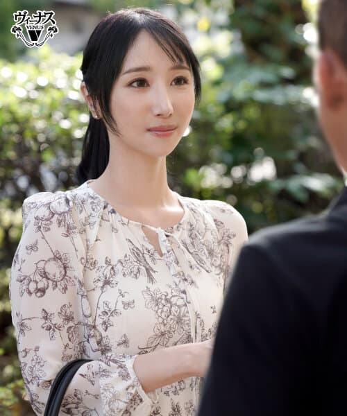 vec00687 | バイト先で働く美しい人妻を家に連れ込み中出しセックス 小野坂ゆいか 画像 3